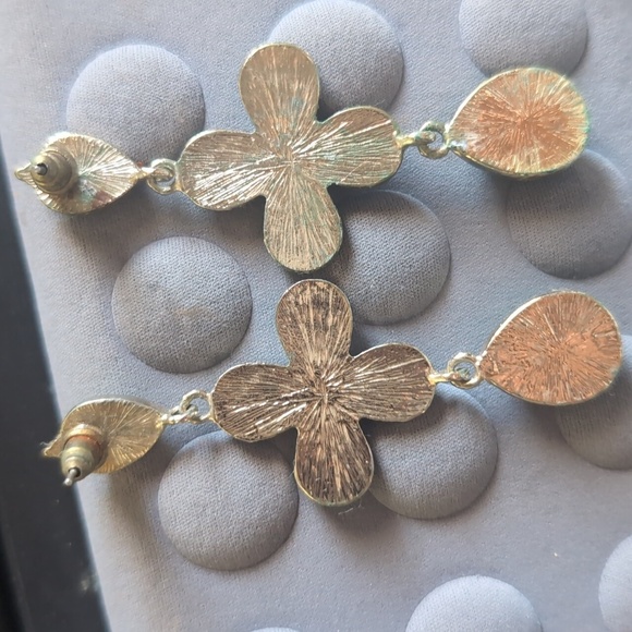 Emerald and Gold Long Flower Earrings - Picture 6 of 7